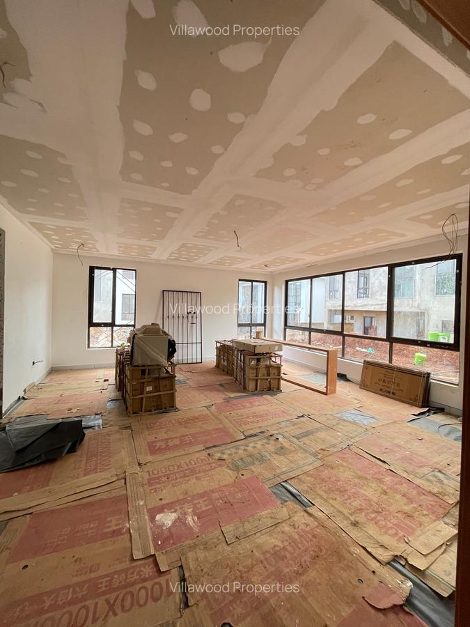 6 Bed Villa with En Suite in Kyuna - 3