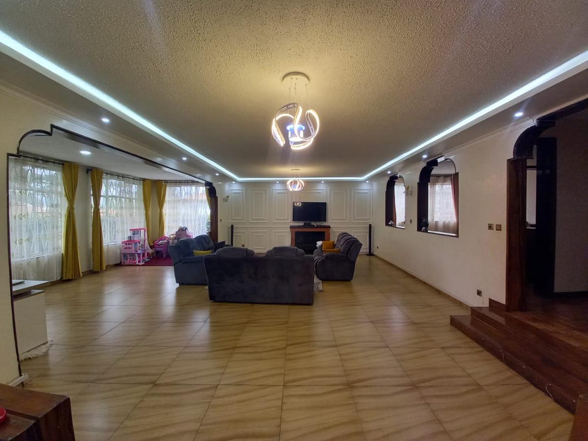 5 Bed House with En Suite in Lavington - 16