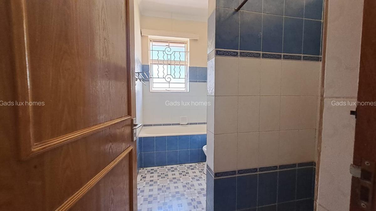 4 Bed Townhouse with En Suite at Spring Valley - 19