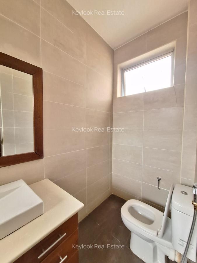 5 Bed Townhouse with En Suite at Lavington - 9