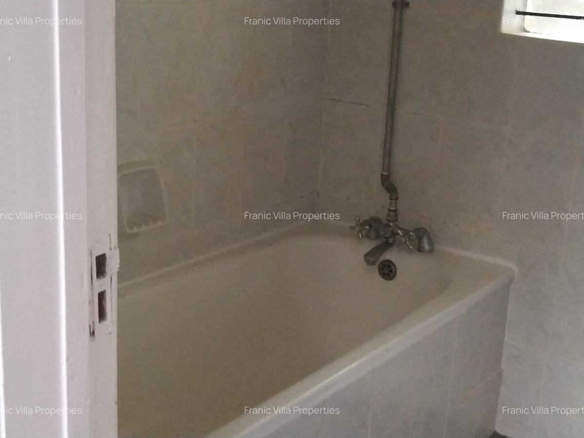 4 Bed House with En Suite at Redhill Road - 13