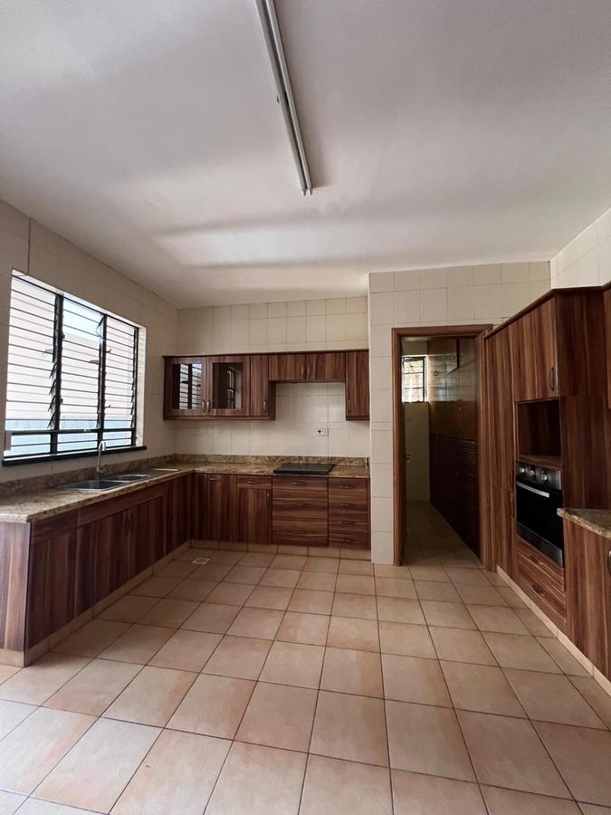 4 Bed Townhouse with En Suite in General Mathenge - 9