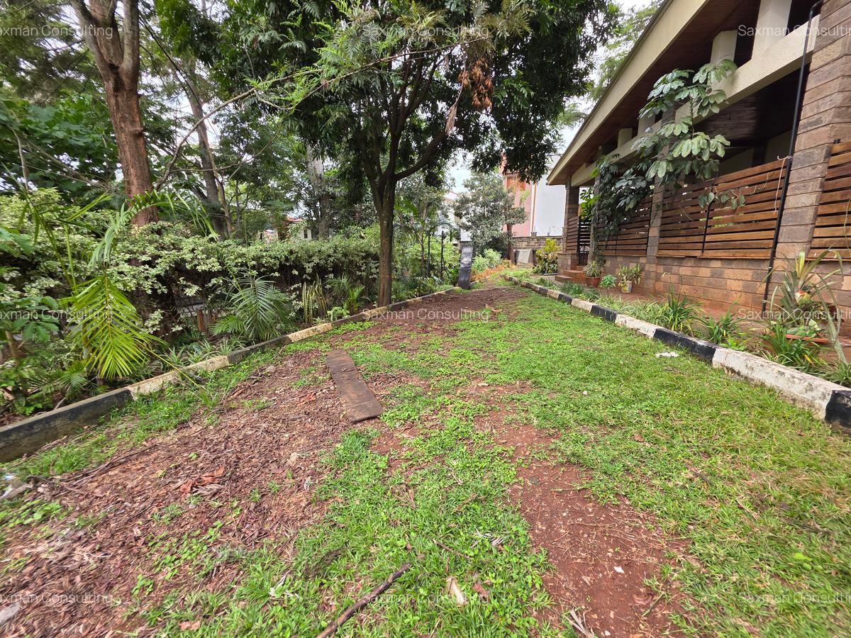 4 Bed House with En Suite in Lavington - 16