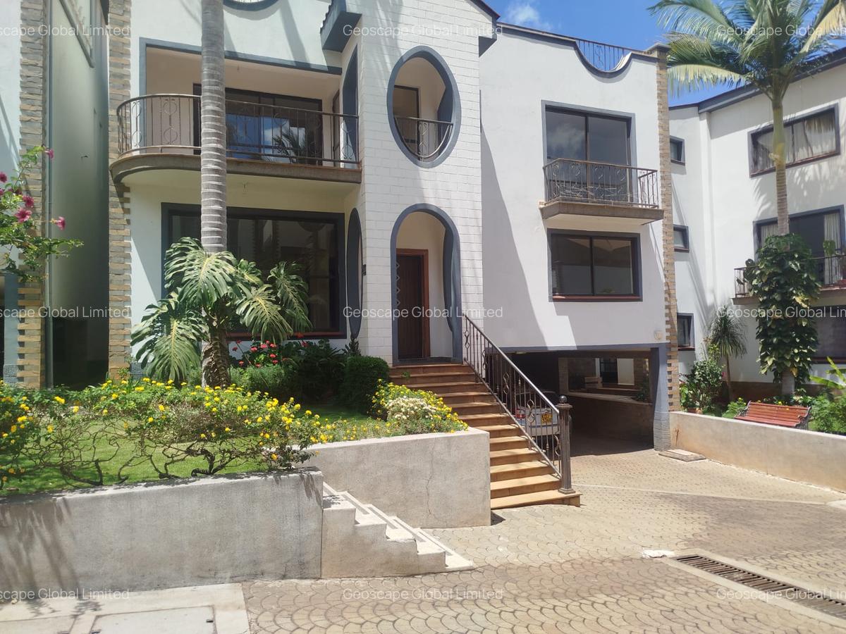 5 Bed House with En Suite in Kyuna - 2