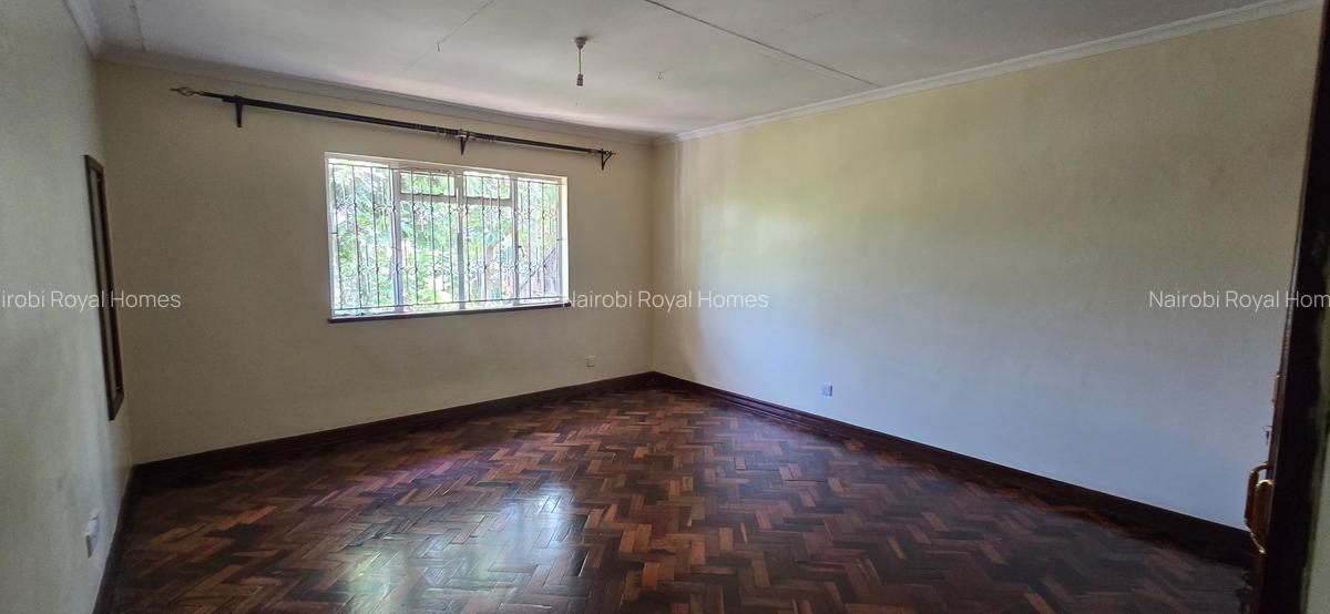 5 Bed Townhouse with En Suite at Lavington Off Convent Drive - 20