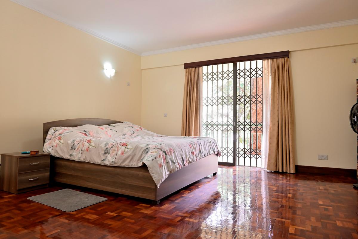 3 Bed Apartment with Swimming Pool in Parklands - 12