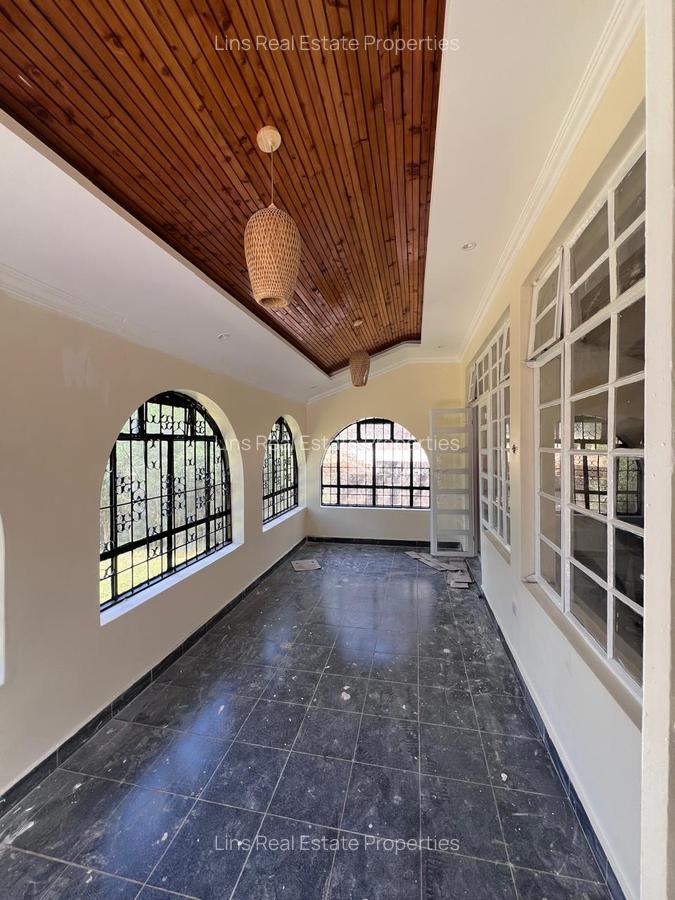 5 Bed House with En Suite in Mountain View - 4