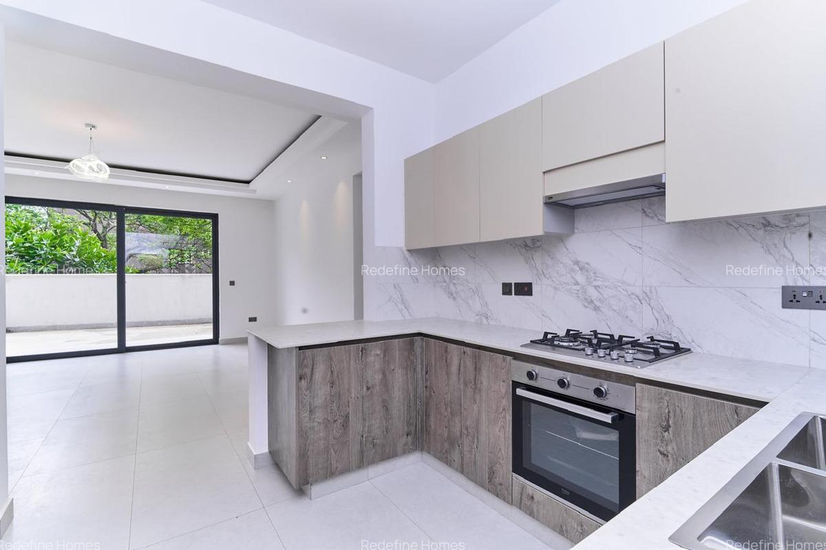 2 Bed Apartment with Gym in Brookside - 9