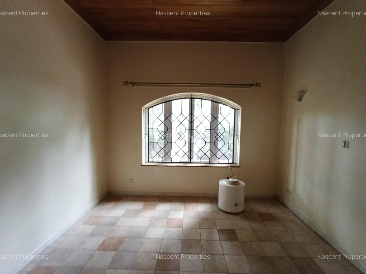 4 Bed House with En Suite at Hill View - 9