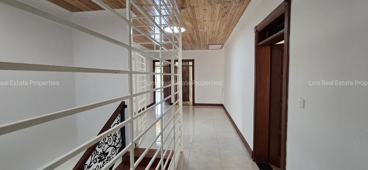 5 Bed House with En Suite in Rosslyn - 5