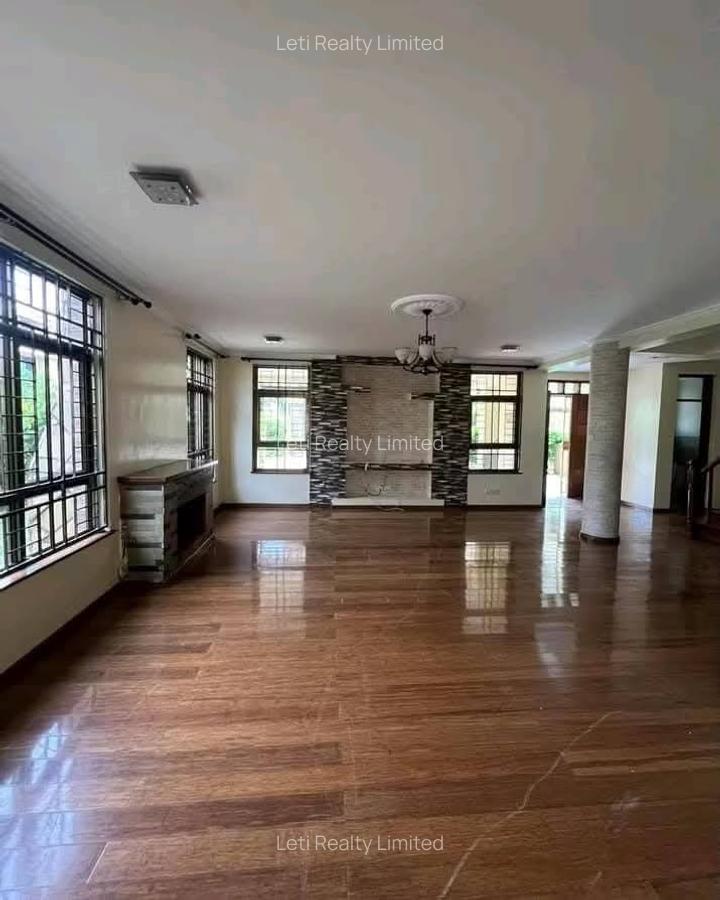 5 Bed Townhouse with En Suite in Lavington - 2