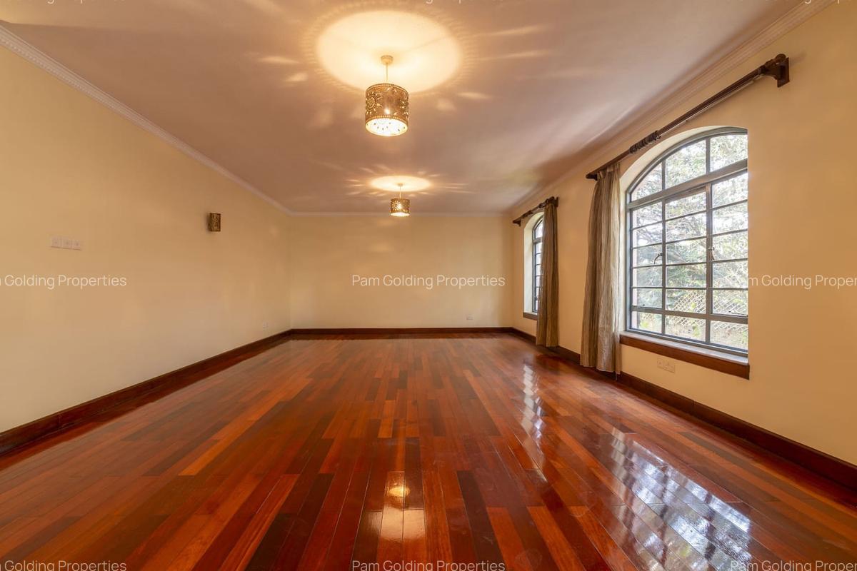 3 Bed Apartment with En Suite at Riverside Drive - 7