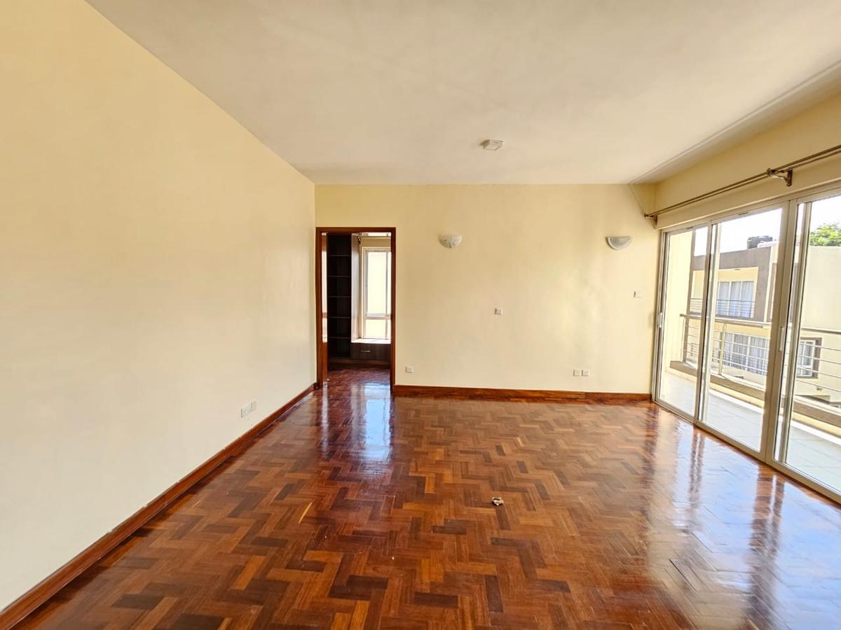 5 Bed House with En Suite in Lavington - 16