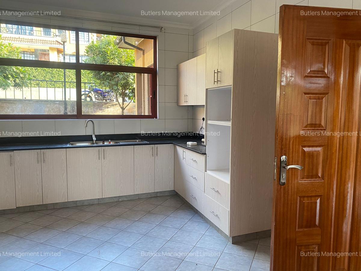 4 Bed Townhouse with En Suite in Redhill - 6