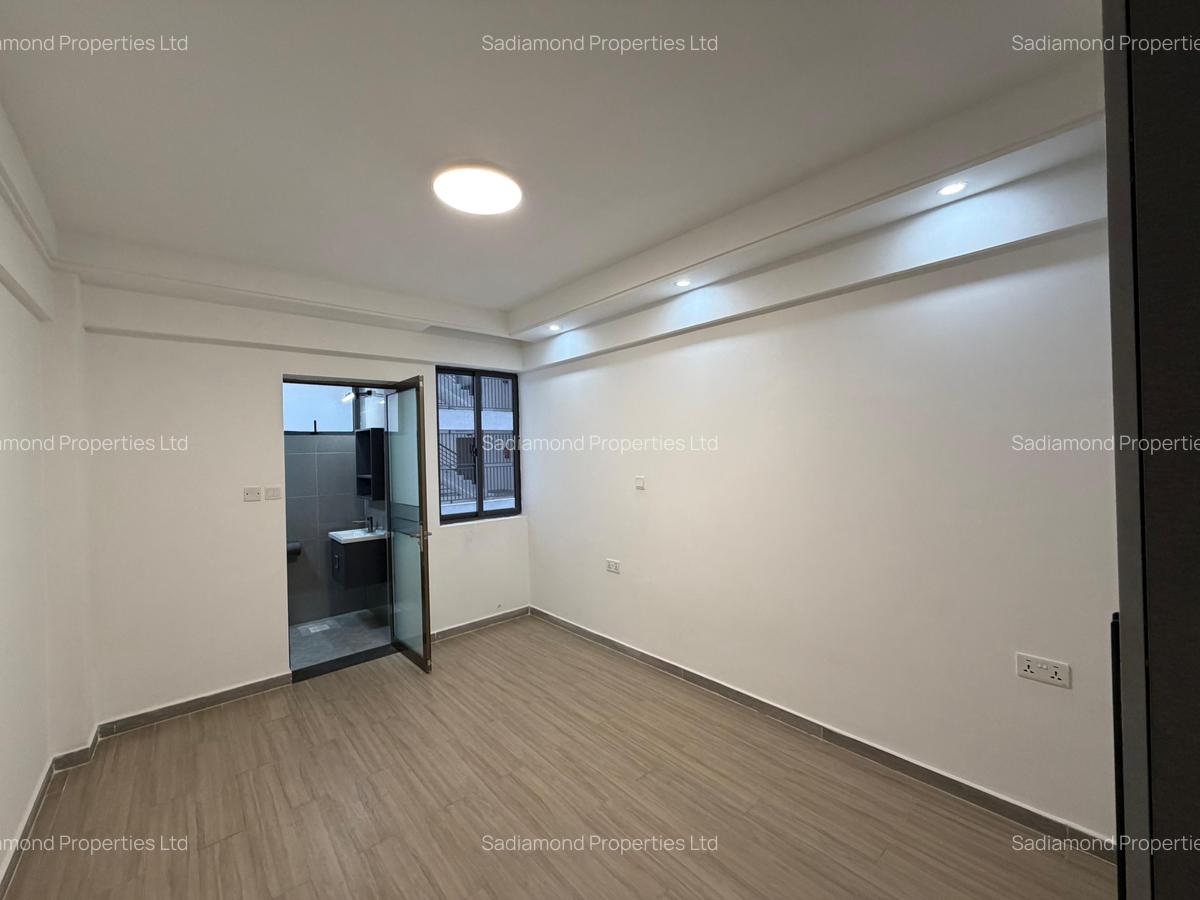 3 Bed Apartment with Swimming Pool in Riverside - 3