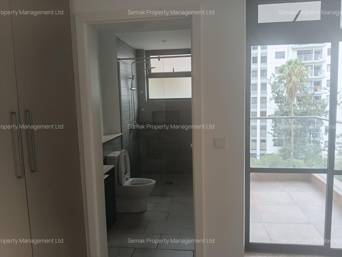 3 Bed Apartment with En Suite in Riverside - 10