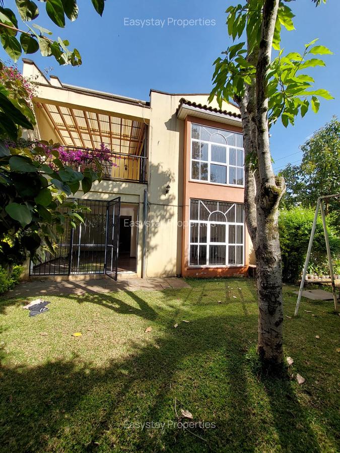 5 Bed Townhouse with En Suite in Brookside - 1