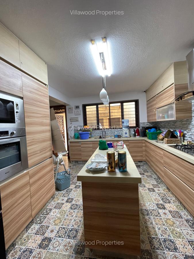 6 Bed Townhouse with En Suite in Lavington - 3