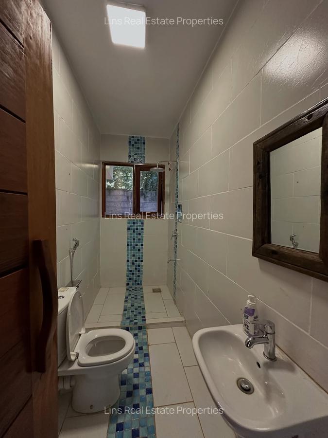 7 Bed House with En Suite in Ridgeways - 7