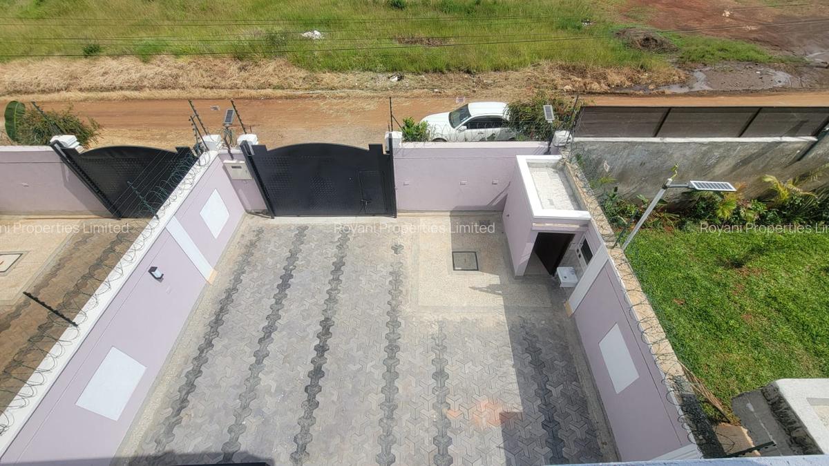 6 Bed House with En Suite in Membley - 18
