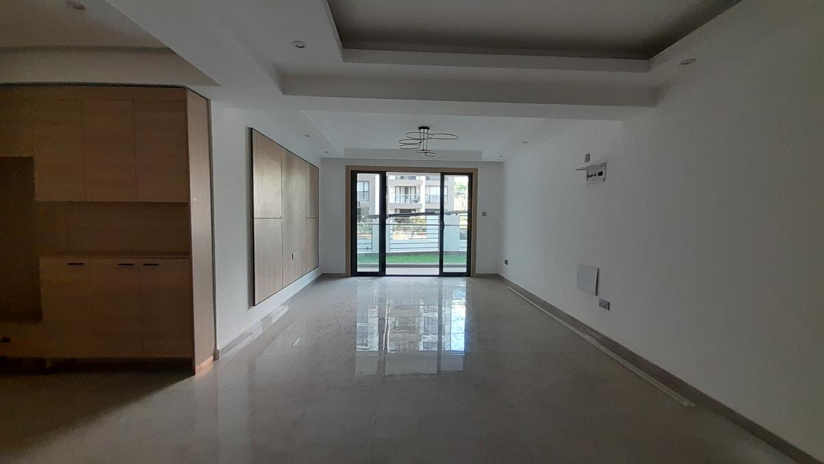 3 Bed Apartment with En Suite at Riverside Dr - 10