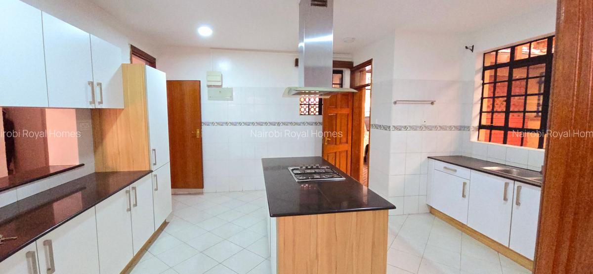 5 Bed Townhouse with En Suite at Lavington Road - 18