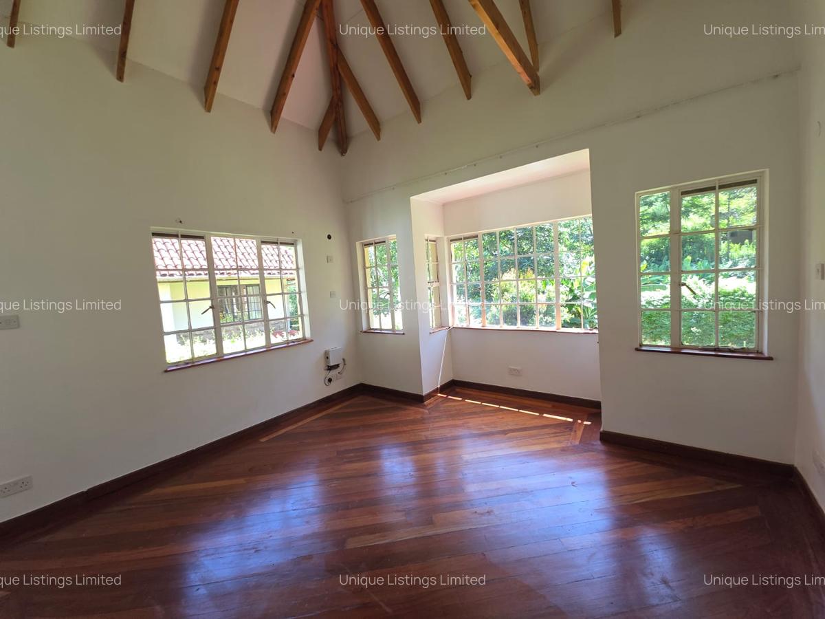 5 Bed Villa with En Suite in Rosslyn - 8