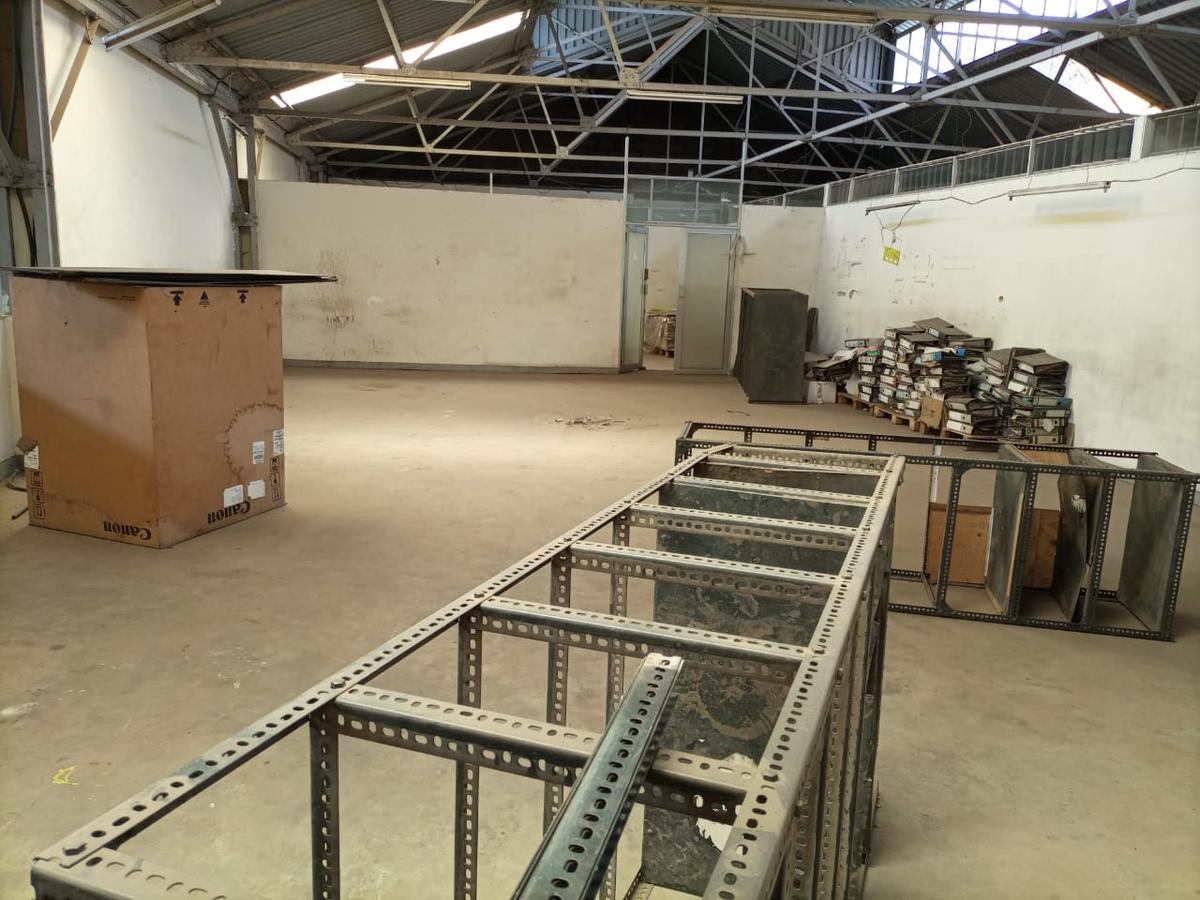 Commercial Property with Fibre Internet in Industrial Area - 15