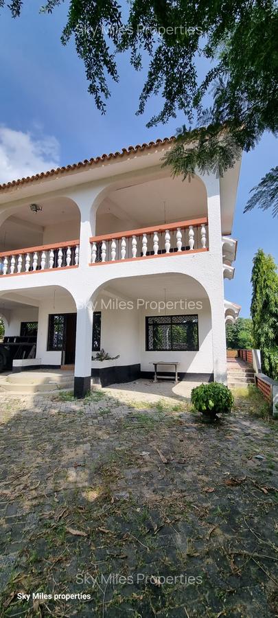 4 Bed House with En Suite at Portreitz - 4