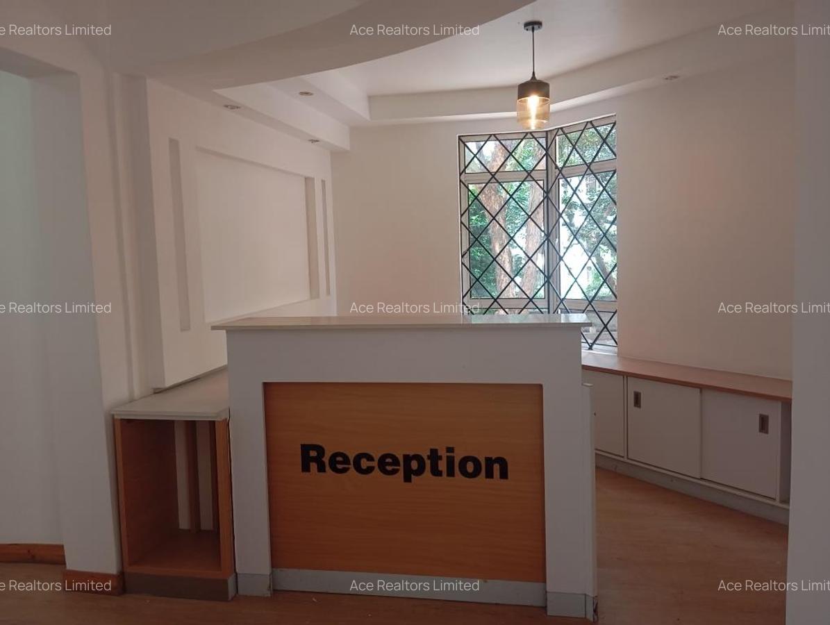 4,000 ft² Office with Service Charge Included at Riverside Drive - 17