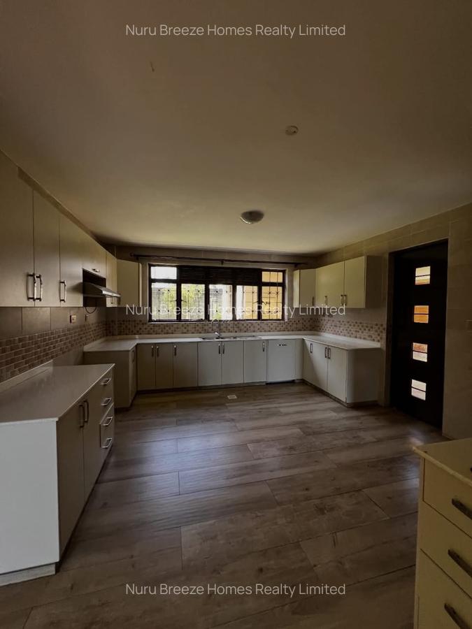 5 Bed Townhouse with En Suite in Runda - 3