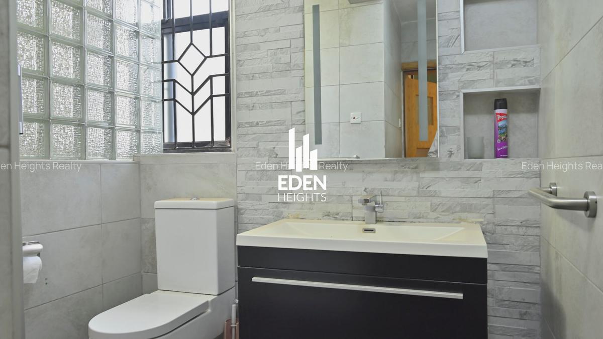 5 Bed Townhouse with En Suite in Kyuna - 12