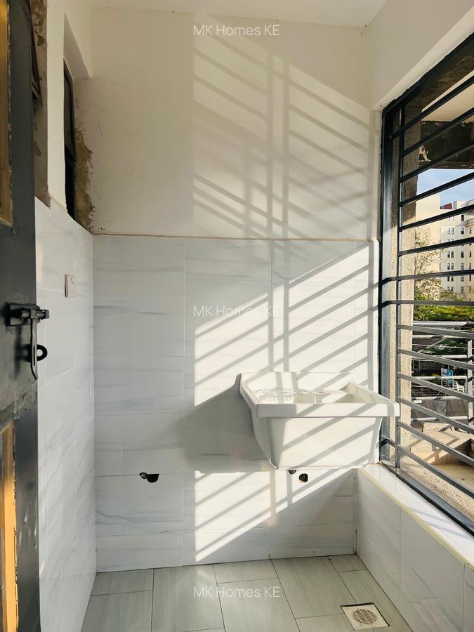 Studio Apartment with En Suite at Safari Park - 17