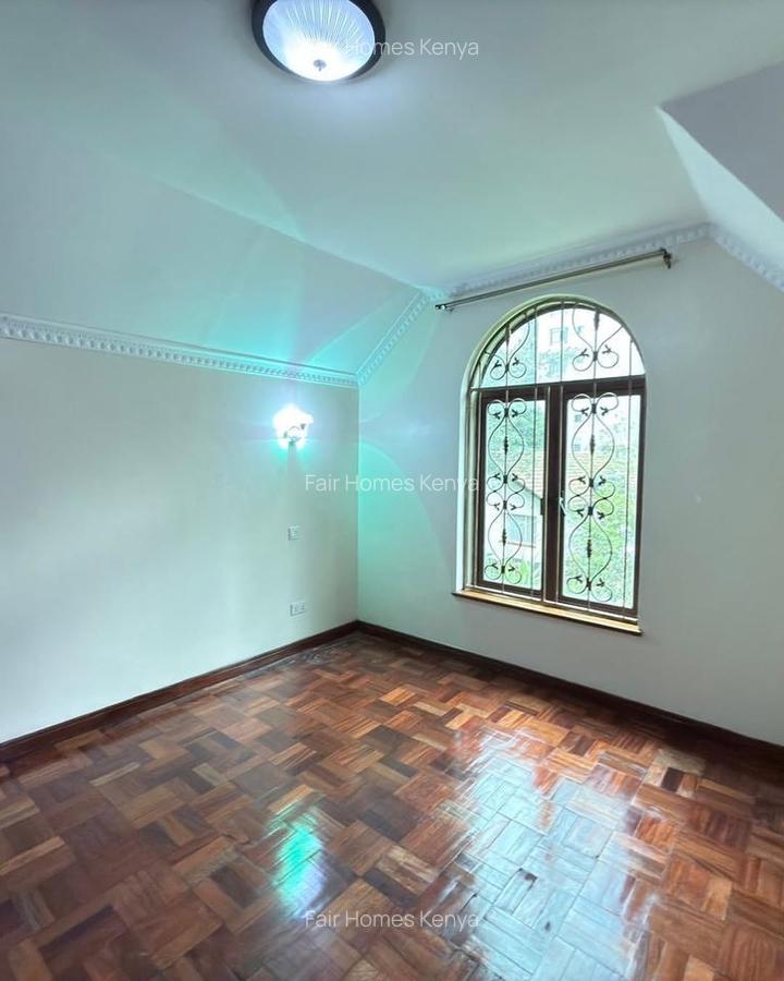 5 Bed Townhouse with En Suite at Othaya Road - 3