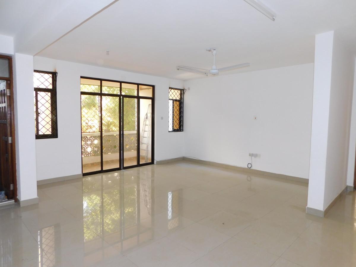 3 Bed Apartment with En Suite at Beach Road - 6