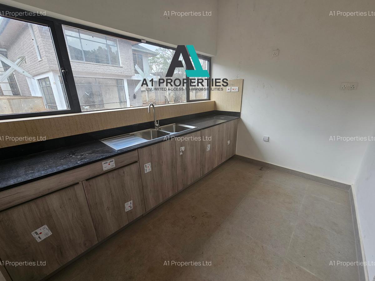 5 Bed Townhouse with En Suite in Lavington - 6