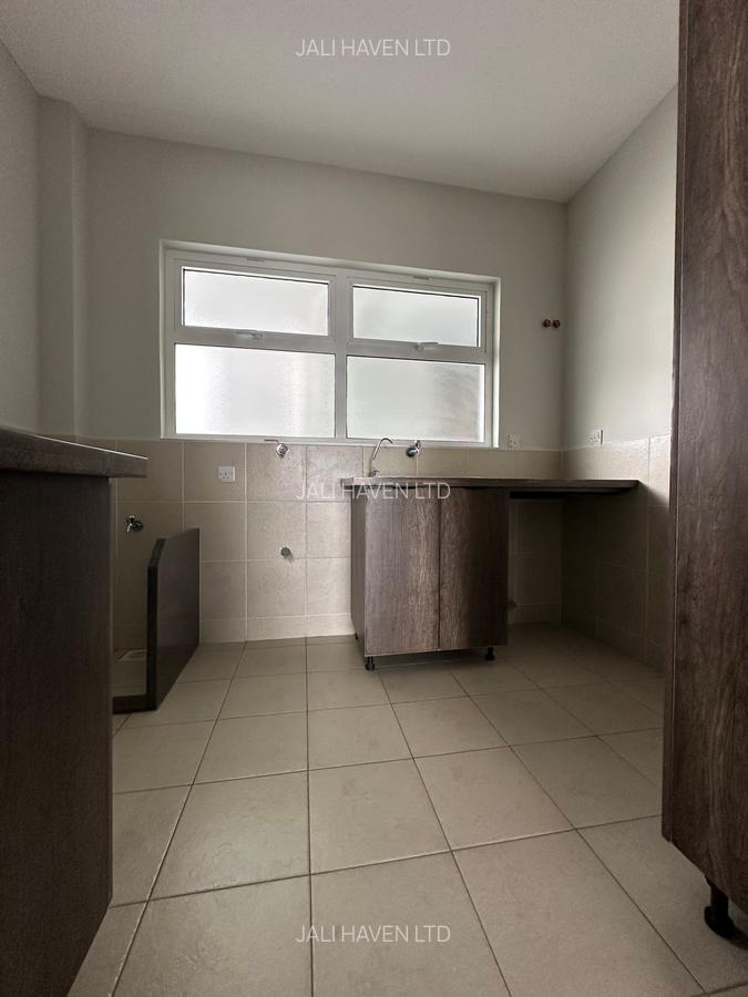 2 Bed Apartment with En Suite in Riverside - 16