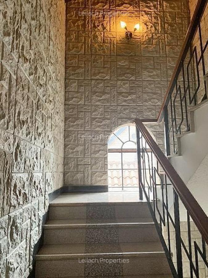 5 Bed Townhouse with En Suite in Kileleshwa - 13