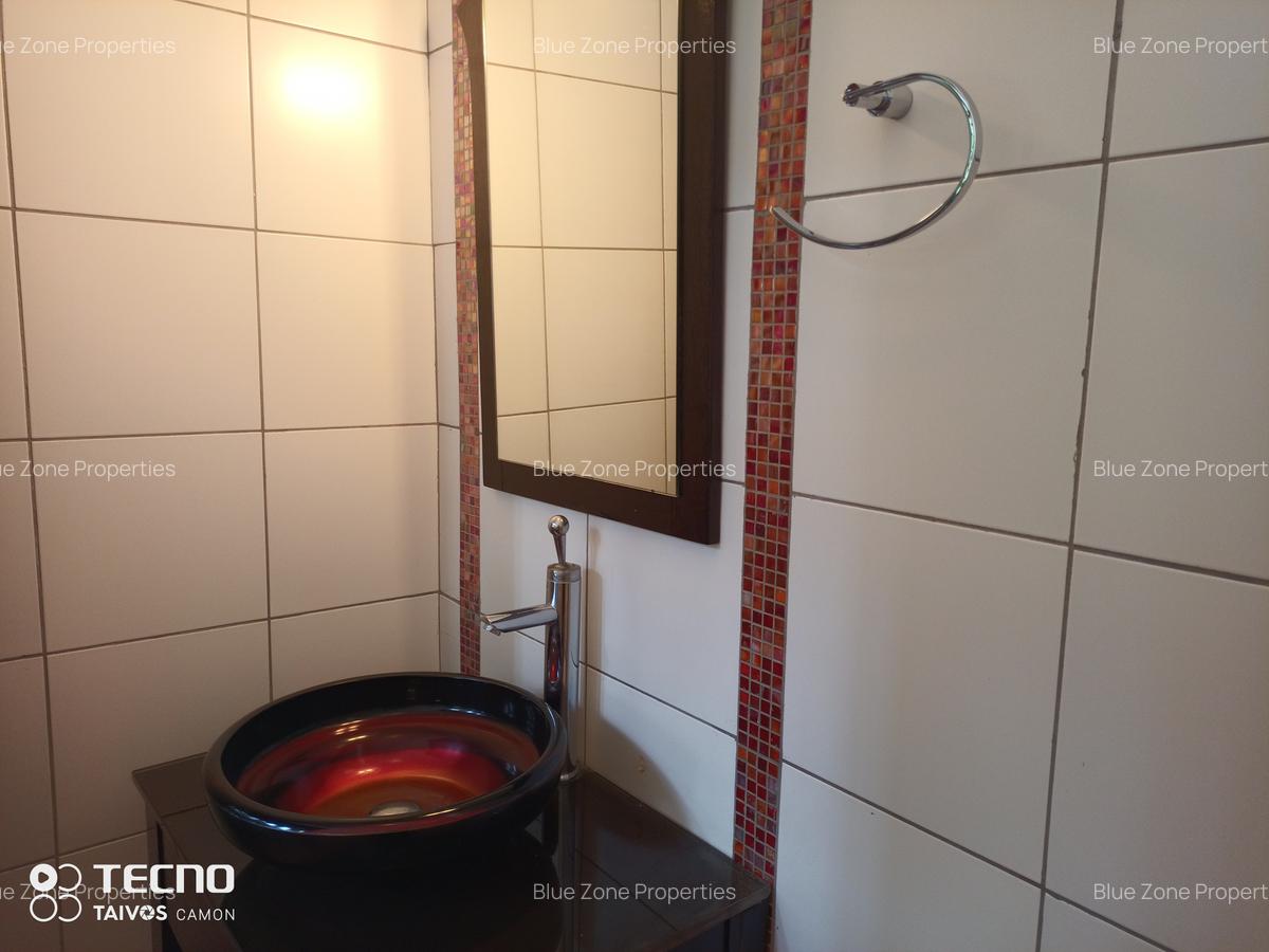 4 Bed Townhouse with En Suite at Close To Un - 19