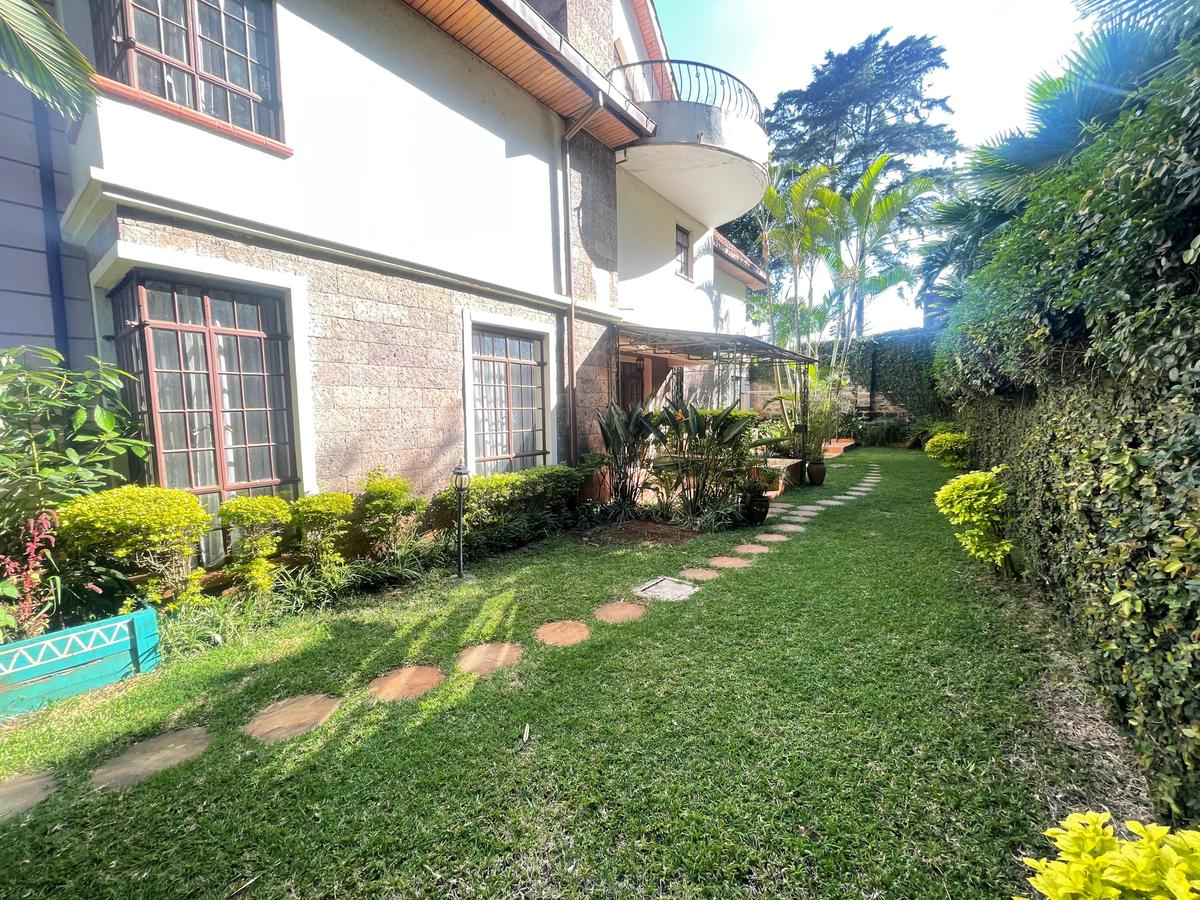 5 Bed Townhouse with En Suite in Lavington - 2