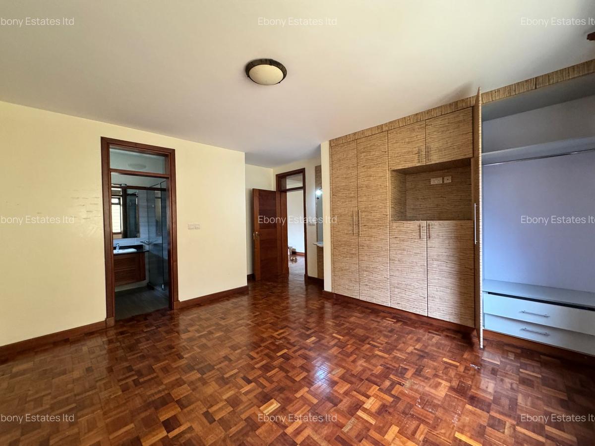 5 Bed Townhouse with En Suite in Lavington - 3