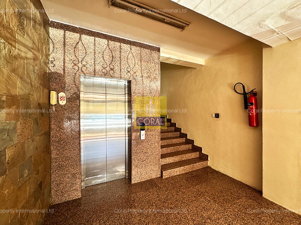 4 Bed Apartment with En Suite in Parklands - 18