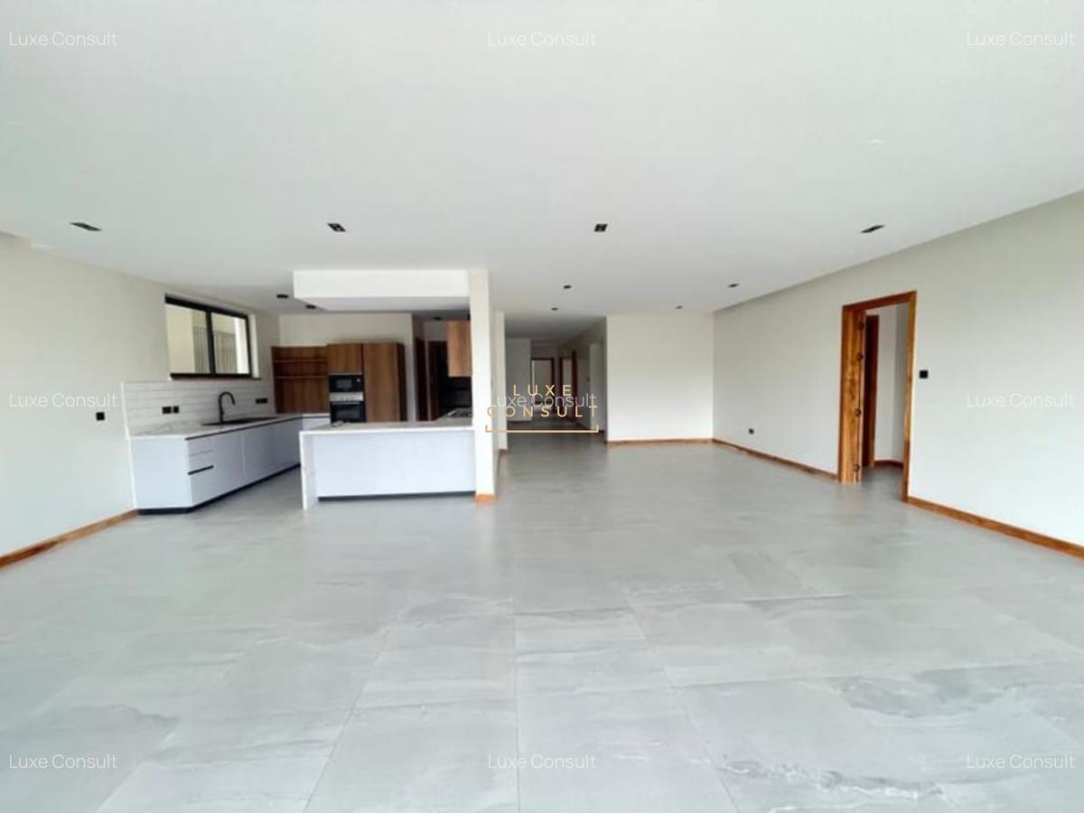 4 Bed Apartment with En Suite in Spring Valley - 3