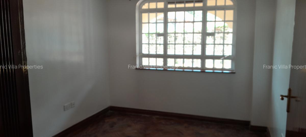 5 Bed House with En Suite at Nyari Central - 4