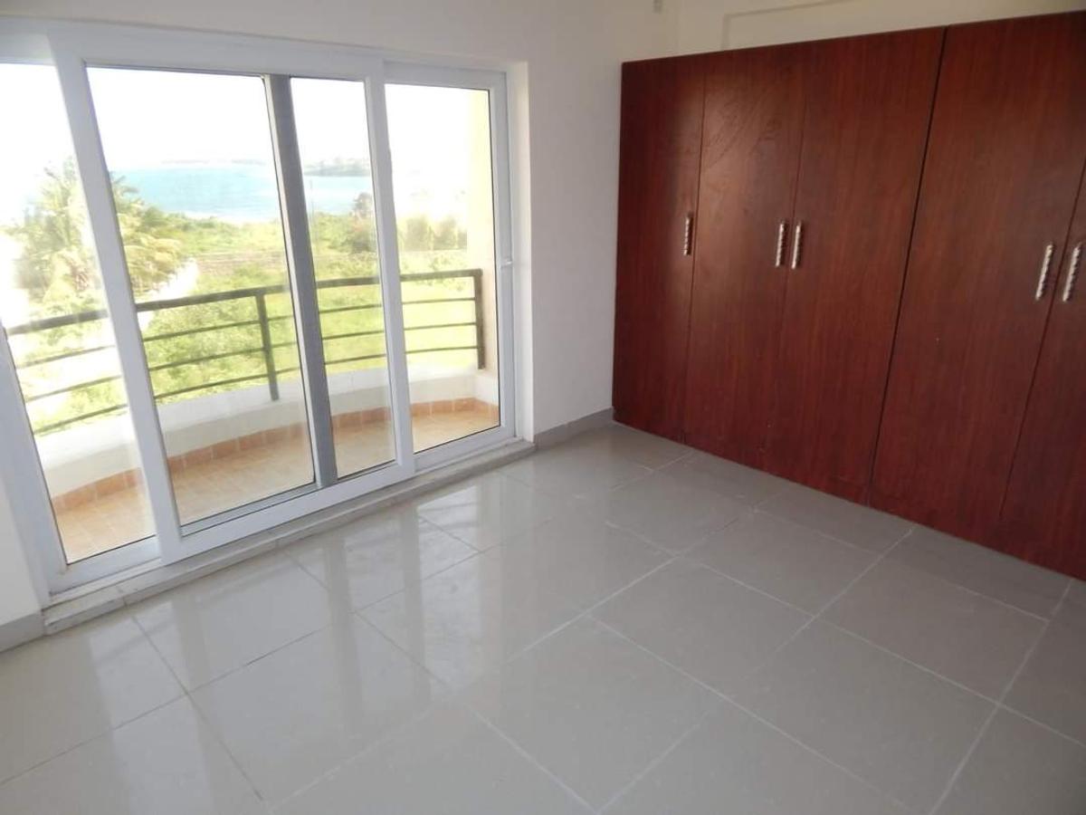 3 Bed Apartment with En Suite at Green Wood Drive - 3