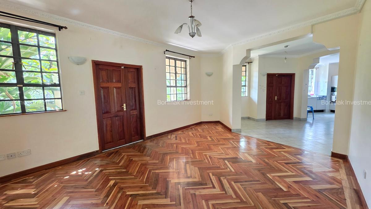 5 Bed Townhouse with En Suite at Old Kitusuru - 12