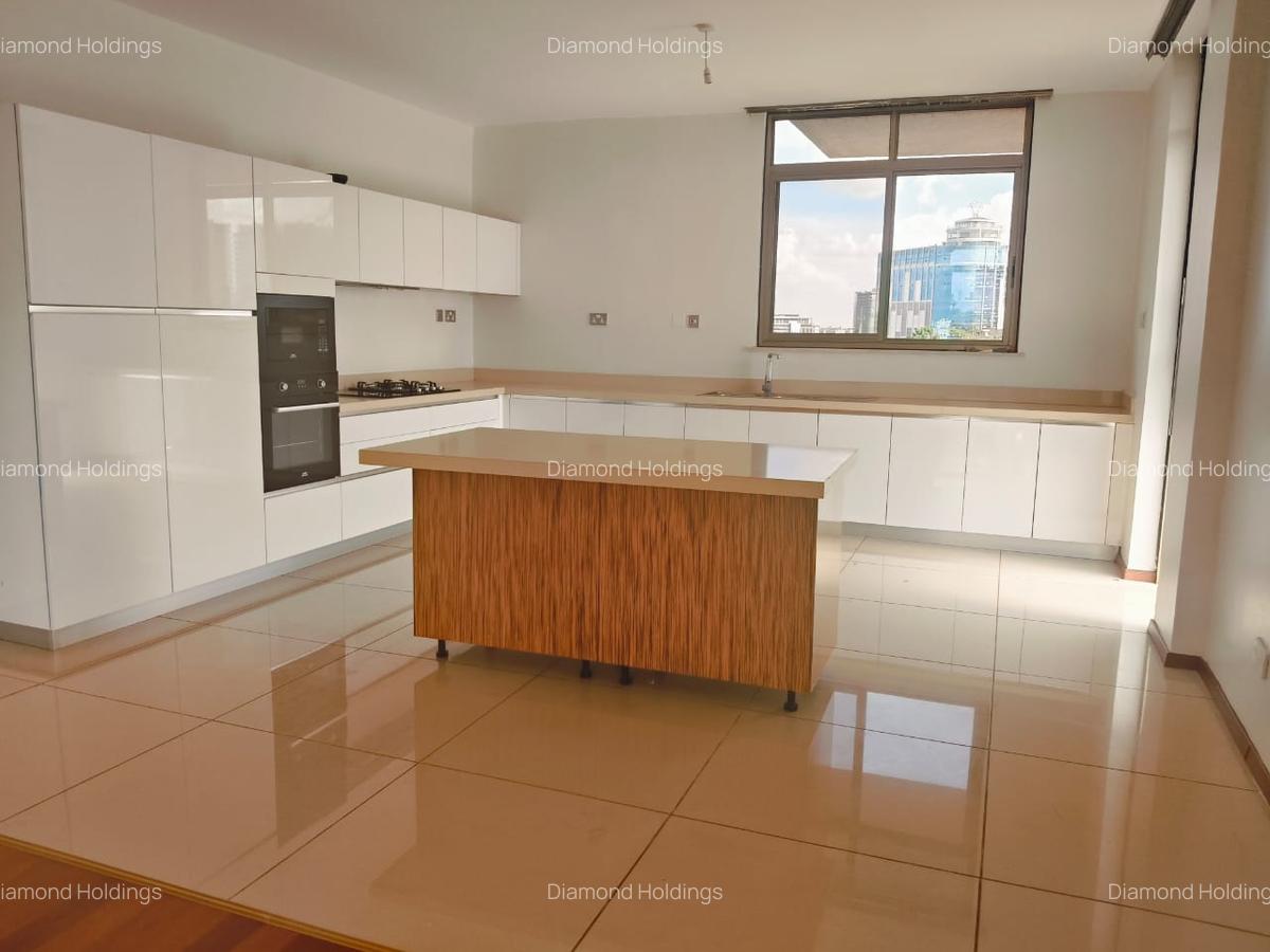3 Bed Apartment with En Suite at Parklands - 7