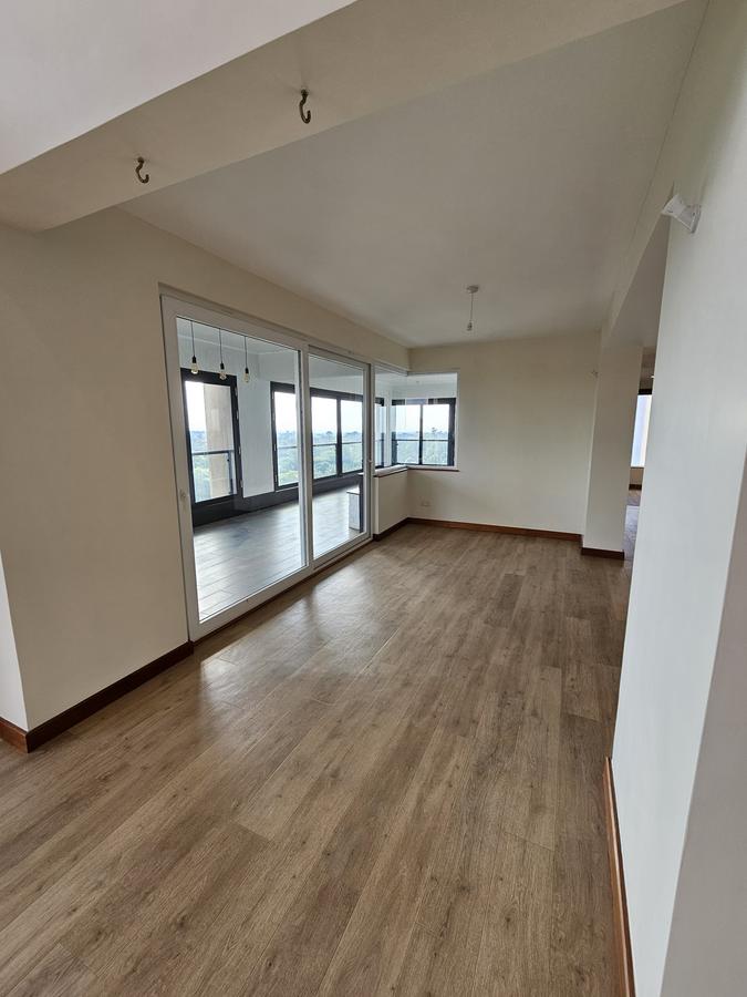 4 Bed Apartment with En Suite in Parklands - 3