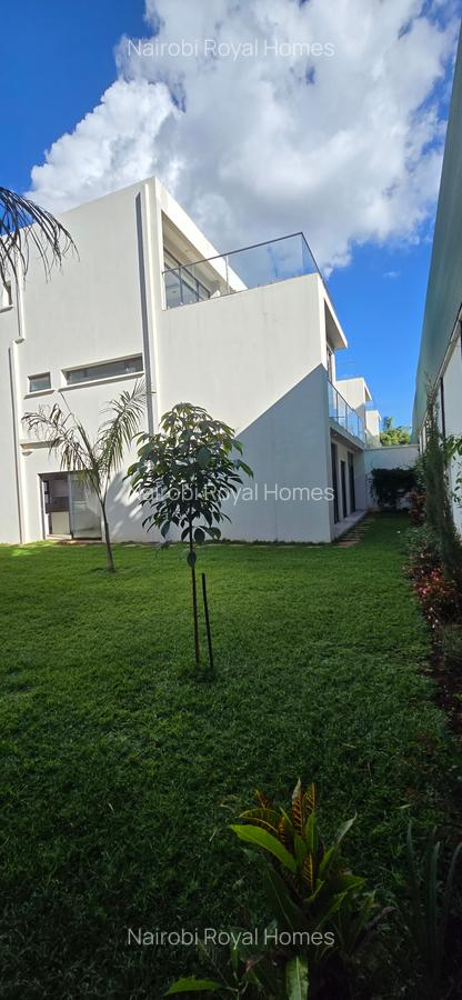 5 Bed Townhouse with En Suite at Lavington Green - 18