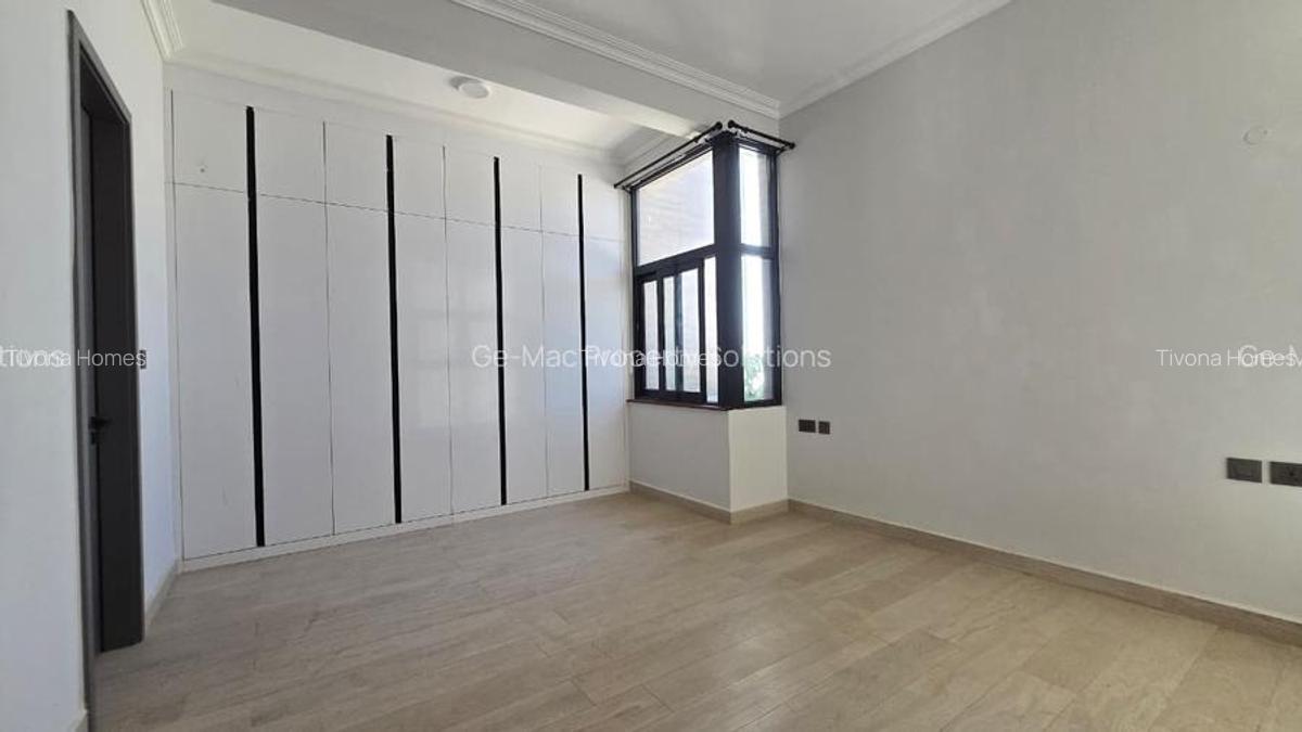 5 Bed House with Garden in Lavington - 5